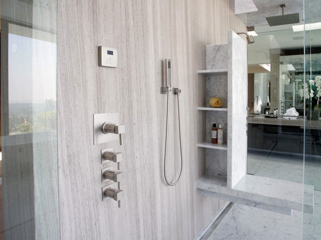 <b>White Wood Marble Bathroom</b>